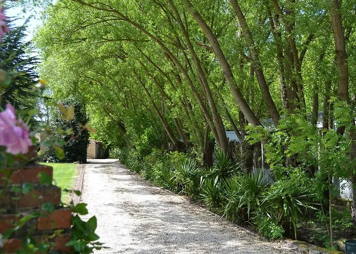 Кемпинг Aire Naturelle La Loire Fleurie Le Perrier