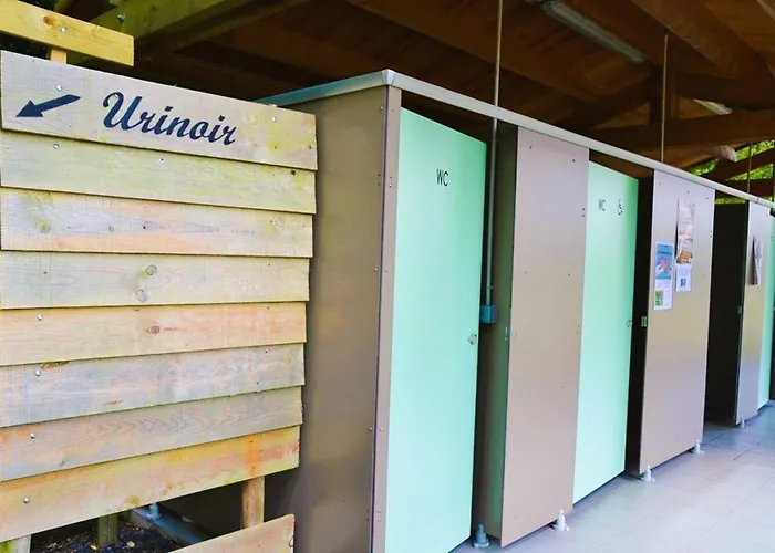 Aire Naturelle La Loire Fleurie Кемпинг Le Perrier