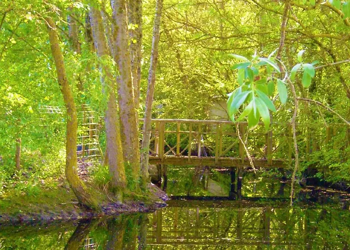 Кемпинг Aire Naturelle La Loire Fleurie Le Perrier